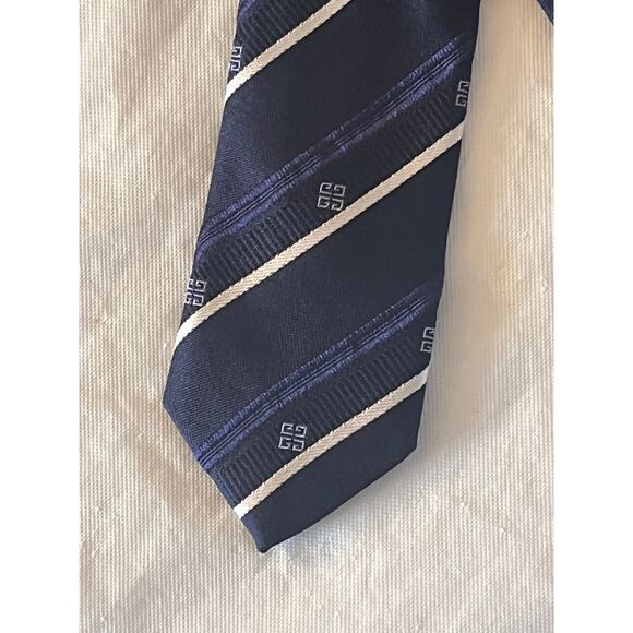 Givenchy Paris Necktie - 100% Silk Tie - Made in Italy - Black & Blue - Picture 5 of 12